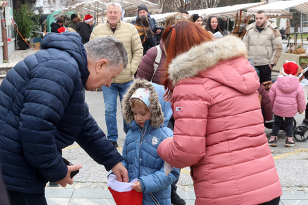 BOŽIČNI SEJEM Z OBISKOM TREH DOBRIH MOŽ 01 FOTO LJUBO VUKELIČ